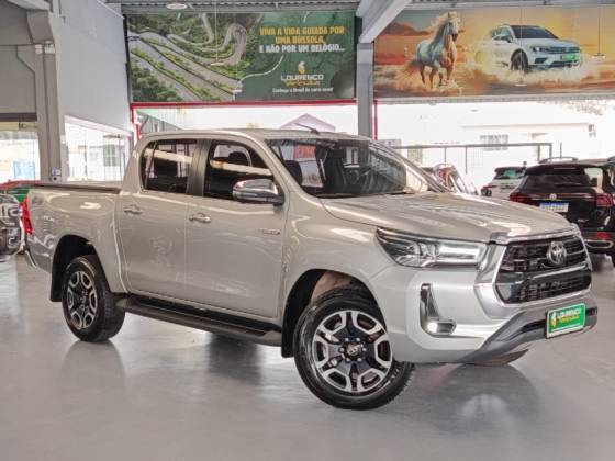 TOYOTA HILUX 2.8 D-4D TURBO DIESEL CD SRX 4X4 AUTOMÁTICO TOYOTA HILUX 2.8 D-4D TURBO DIESEL CD SRX 4X4 AUTOMÁTICO